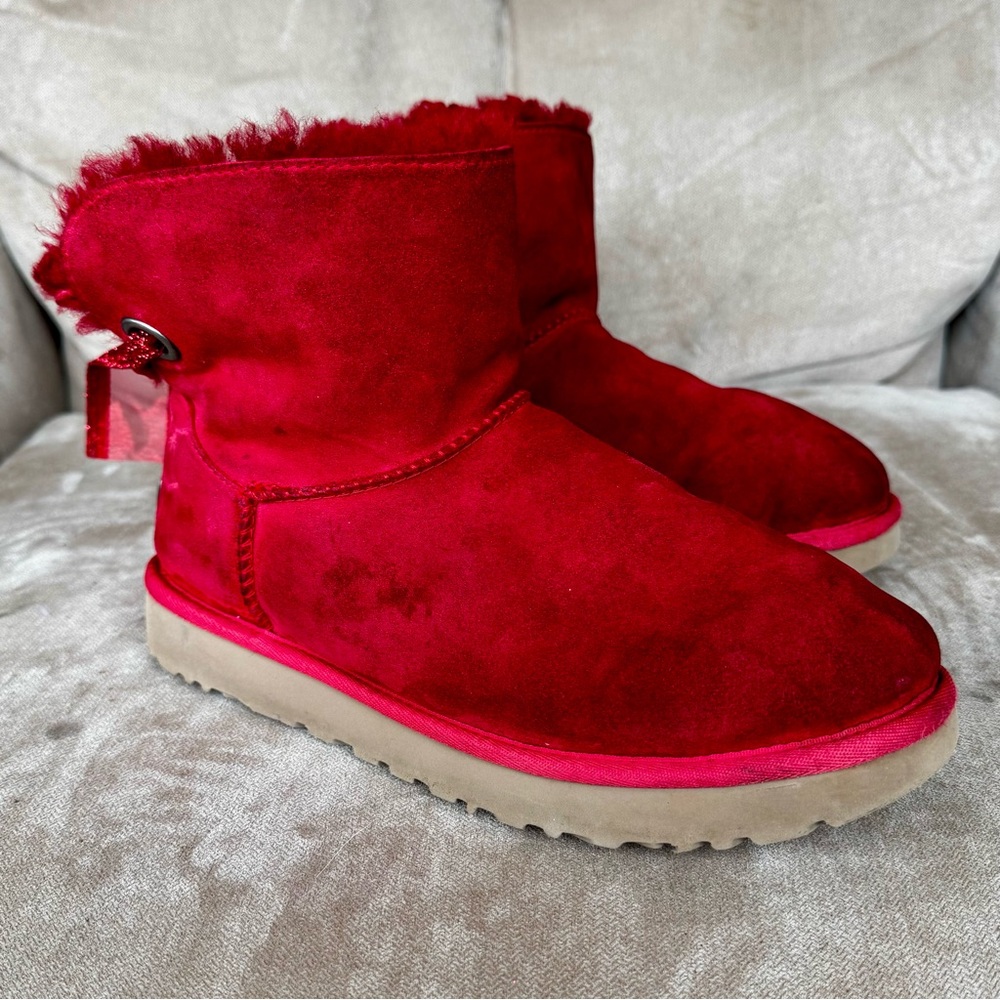 UGGS Australia Women's Sz 9 Boots Mini Bailey Bow Red Suede Lining Ankle Boot - Picture 3 of 9